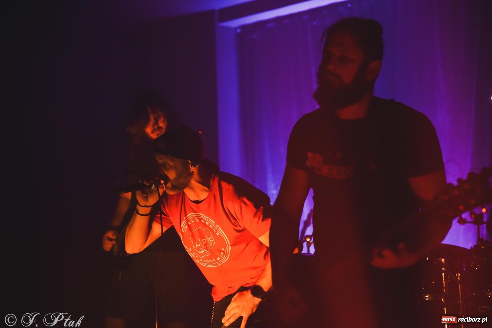 Zdjęcie w galerii na portalu naszraciborz.pl: Rockowe brzmienia w Raciborzu. Fantom zagrał w Tęczowej wiadomości z regionu