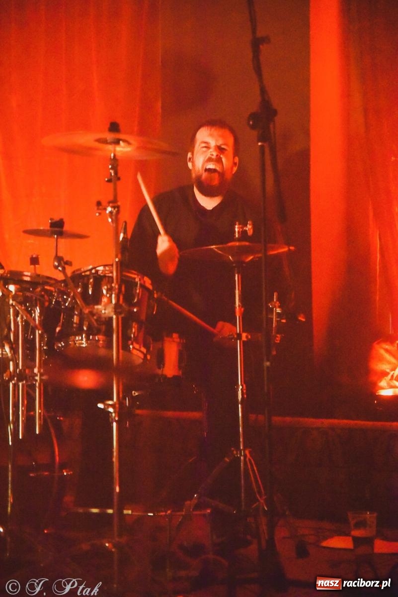 Zdjęcie w galerii na portalu naszraciborz.pl: Rockowe brzmienia w Raciborzu. Fantom zagrał w Tęczowej wiadomości z regionu