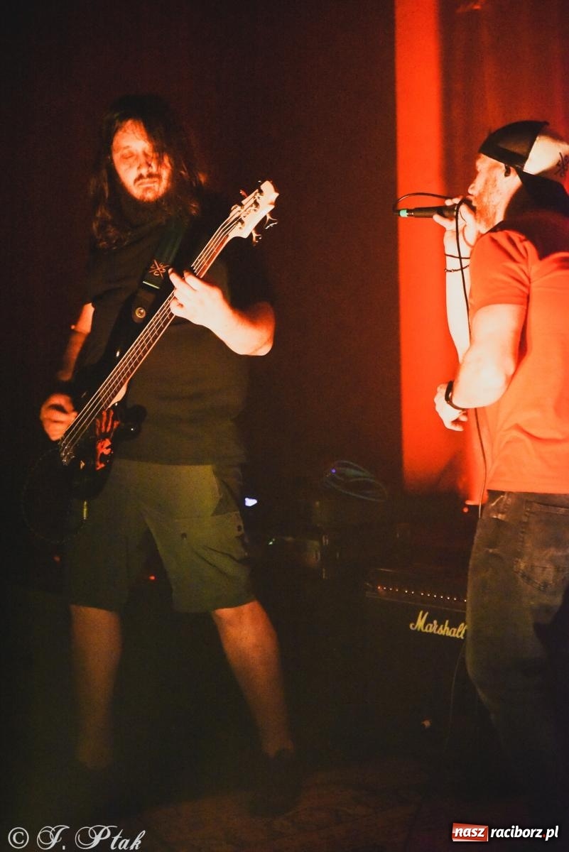 Zdjęcie w galerii na portalu naszraciborz.pl: Rockowe brzmienia w Raciborzu. Fantom zagrał w Tęczowej wiadomości z regionu