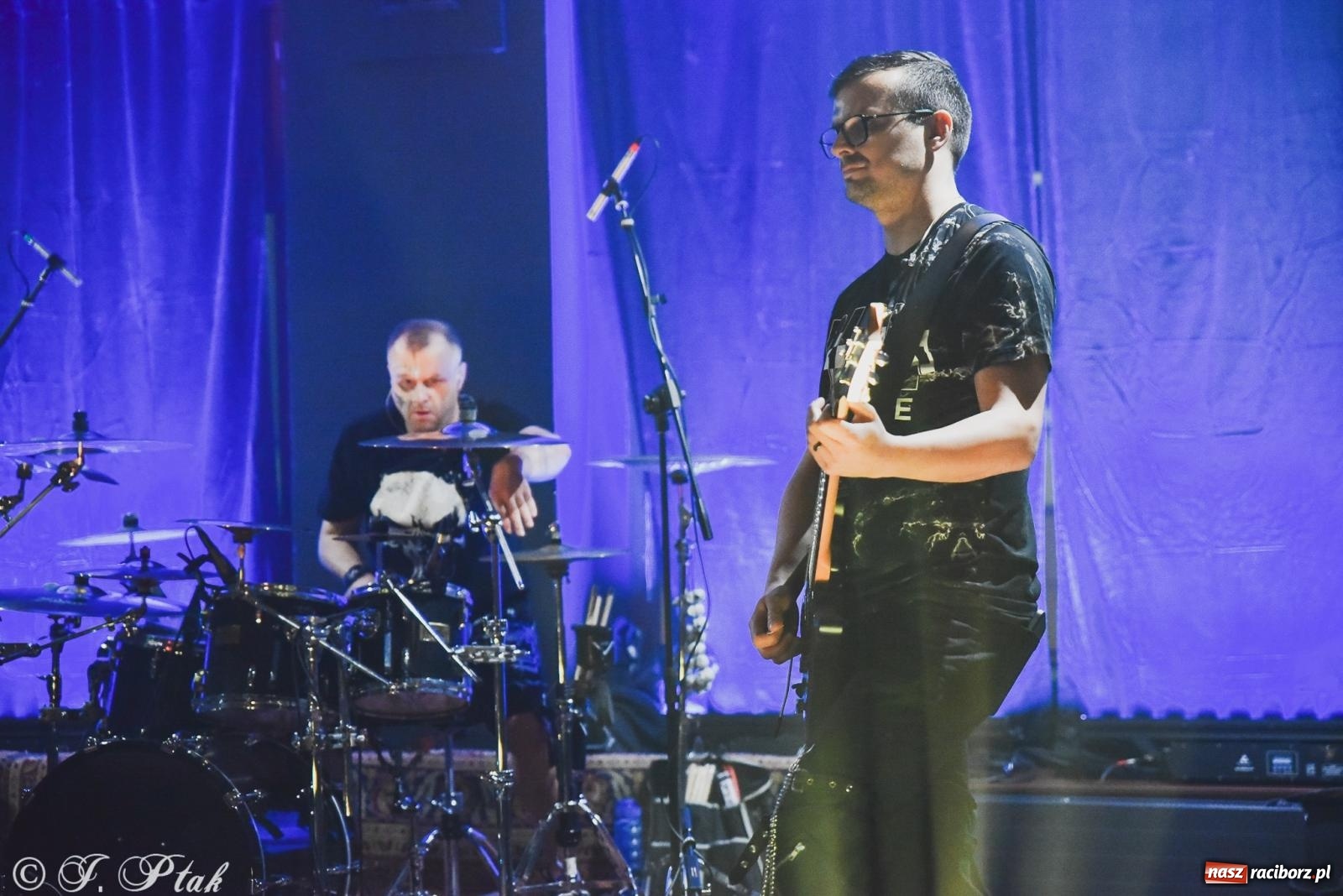 Zdjęcie w galerii na portalu naszraciborz.pl: Rockowe brzmienia w Raciborzu. Fantom zagrał w Tęczowej wiadomości z regionu