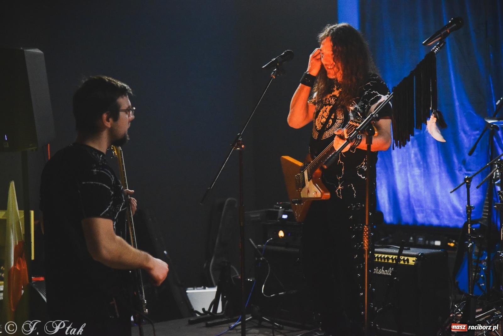 Zdjęcie w galerii na portalu naszraciborz.pl: Rockowe brzmienia w Raciborzu. Fantom zagrał w Tęczowej wiadomości z regionu