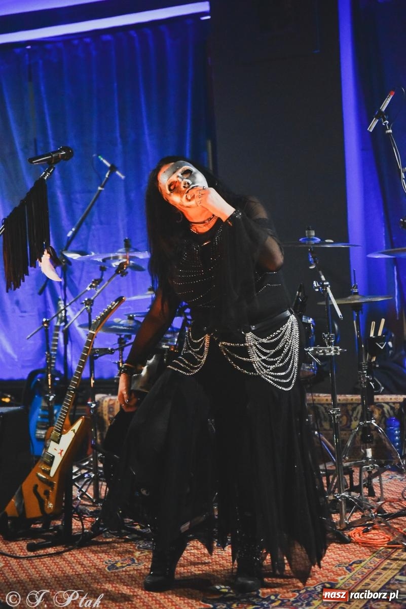 Zdjęcie w galerii na portalu naszraciborz.pl: Rockowe brzmienia w Raciborzu. Fantom zagrał w Tęczowej wiadomości z regionu