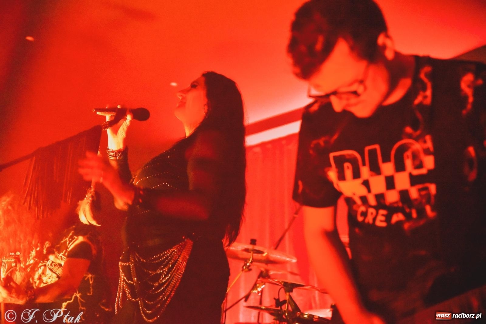 Zdjęcie w galerii na portalu naszraciborz.pl: Rockowe brzmienia w Raciborzu. Fantom zagrał w Tęczowej wiadomości z regionu