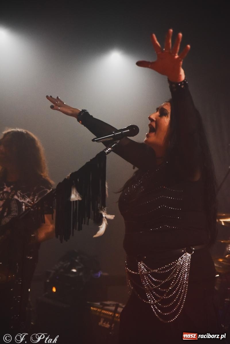 Zdjęcie w galerii na portalu naszraciborz.pl: Rockowe brzmienia w Raciborzu. Fantom zagrał w Tęczowej wiadomości z regionu