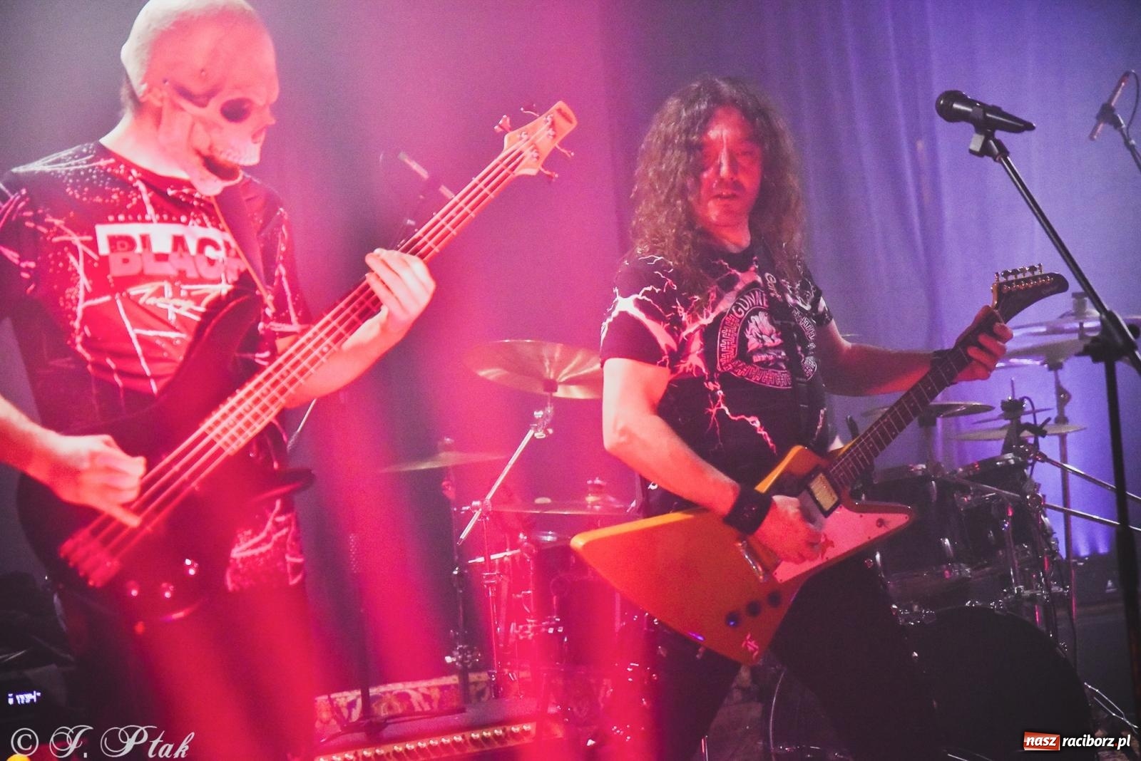 Zdjęcie w galerii na portalu naszraciborz.pl: Rockowe brzmienia w Raciborzu. Fantom zagrał w Tęczowej wiadomości z regionu