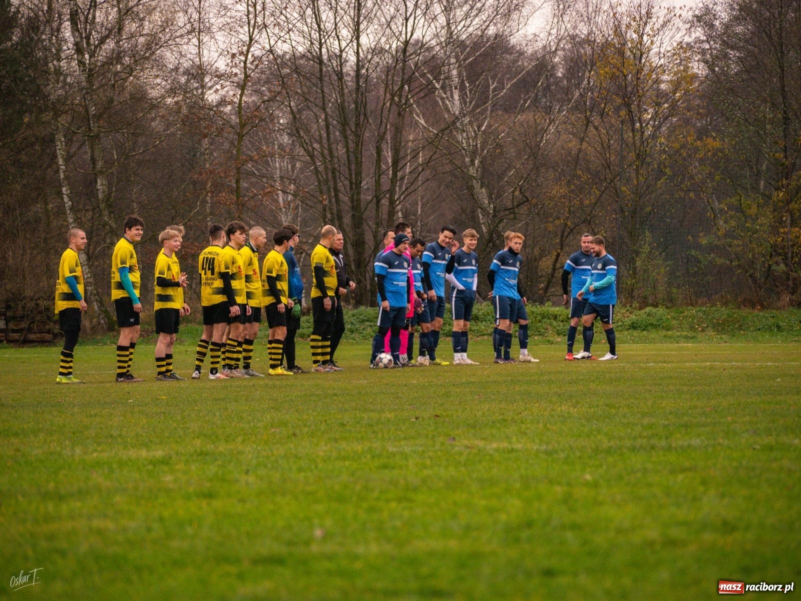 Zdjęcie w galerii na portalu naszraciborz.pl: Pięć goli i oprawa rodem z wyższej ligi. Derby w Górkach Śląskich pełne emocji [FOTO] wiadomości z regionu