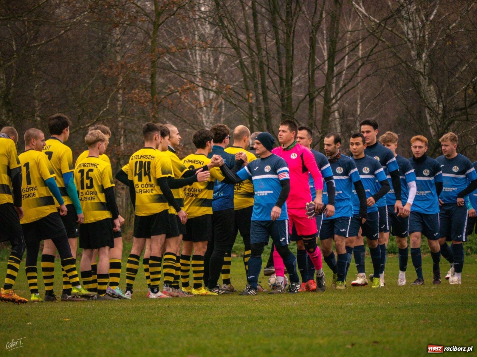 Zdjęcie w galerii na portalu naszraciborz.pl: Pięć goli i oprawa rodem z wyższej ligi. Derby w Górkach Śląskich pełne emocji [FOTO] wiadomości z regionu