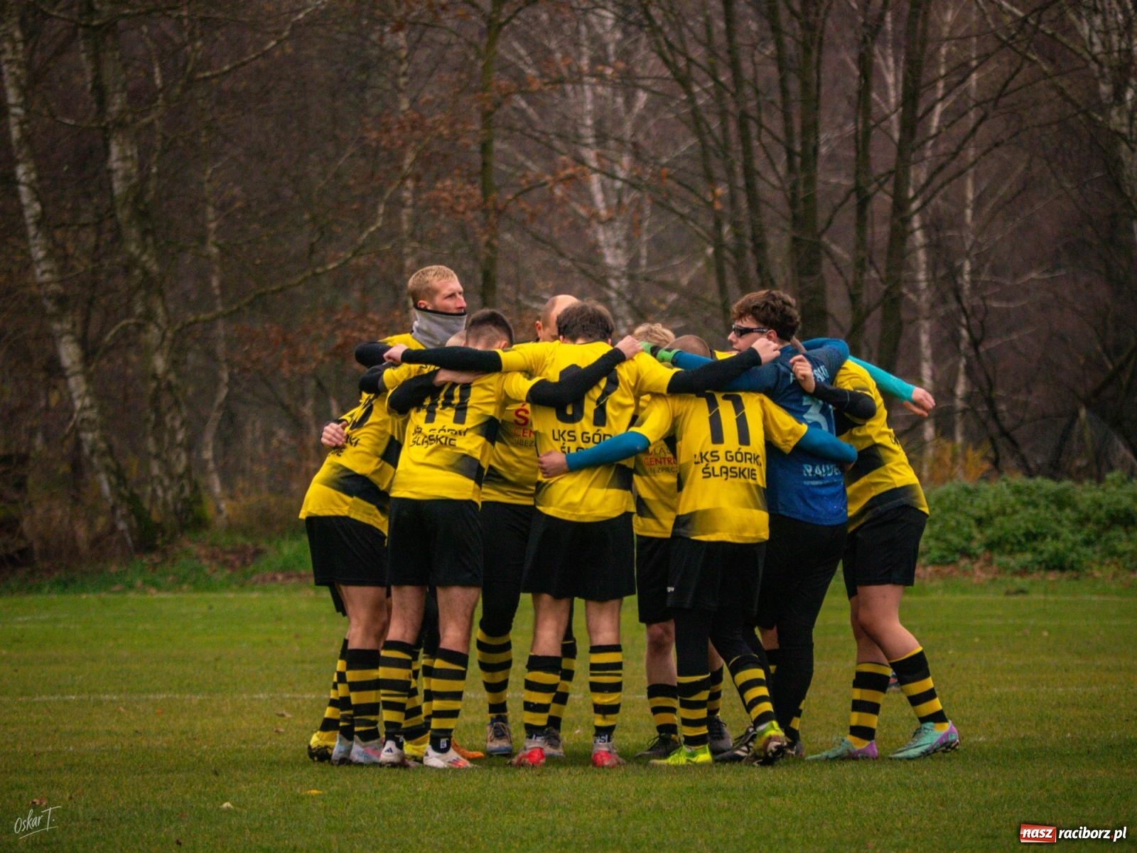 Zdjęcie w galerii na portalu naszraciborz.pl: Pięć goli i oprawa rodem z wyższej ligi. Derby w Górkach Śląskich pełne emocji [FOTO] wiadomości z regionu