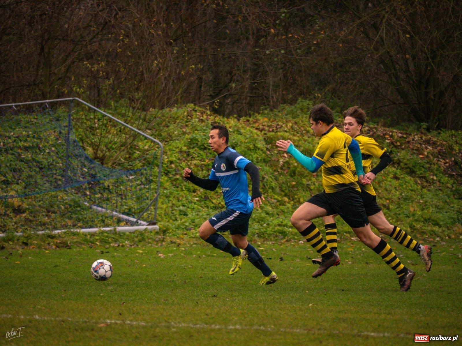 Zdjęcie w galerii na portalu naszraciborz.pl: Pięć goli i oprawa rodem z wyższej ligi. Derby w Górkach Śląskich pełne emocji [FOTO] wiadomości z regionu