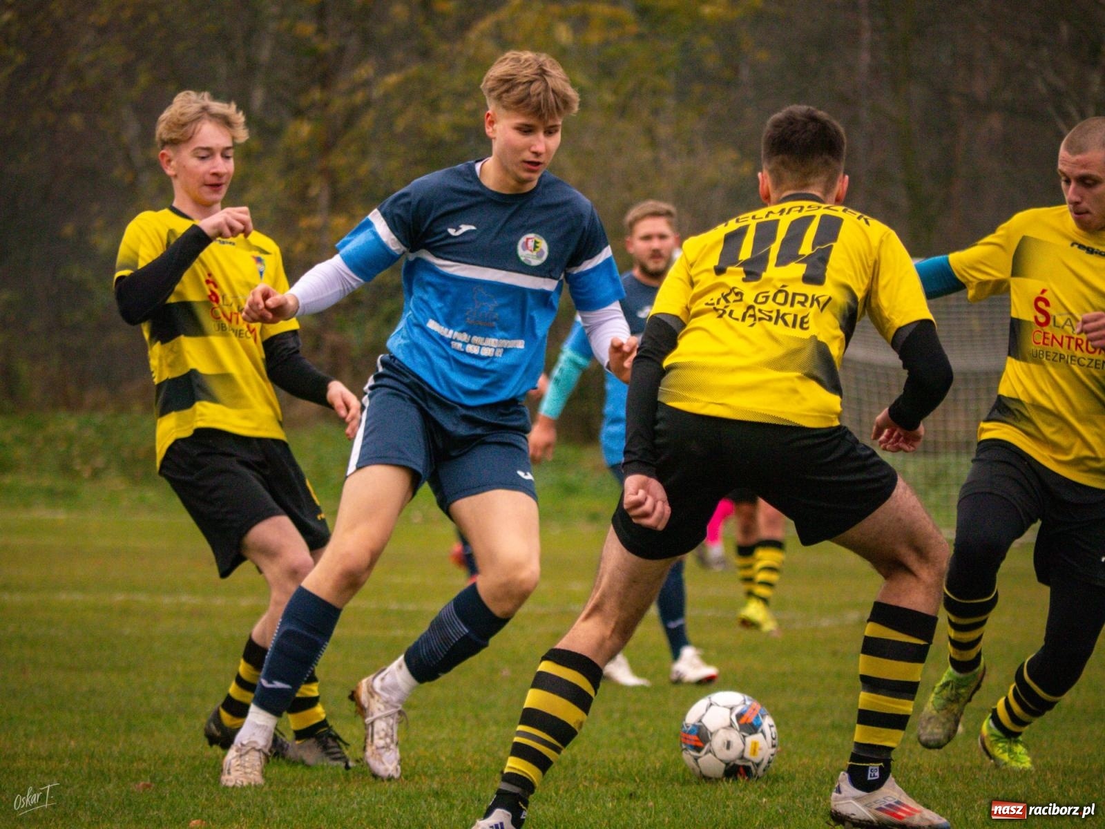 Zdjęcie w galerii na portalu naszraciborz.pl: Pięć goli i oprawa rodem z wyższej ligi. Derby w Górkach Śląskich pełne emocji [FOTO] wiadomości z regionu