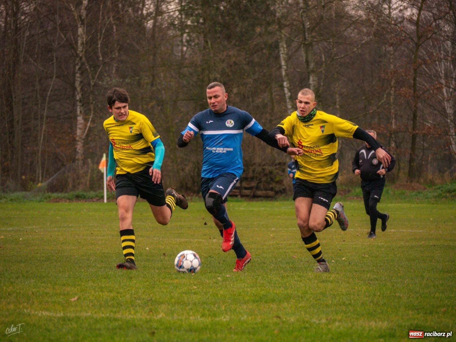 Zdjęcie w galerii na portalu naszraciborz.pl: Pięć goli i oprawa rodem z wyższej ligi. Derby w Górkach Śląskich pełne emocji [FOTO] wiadomości z regionu