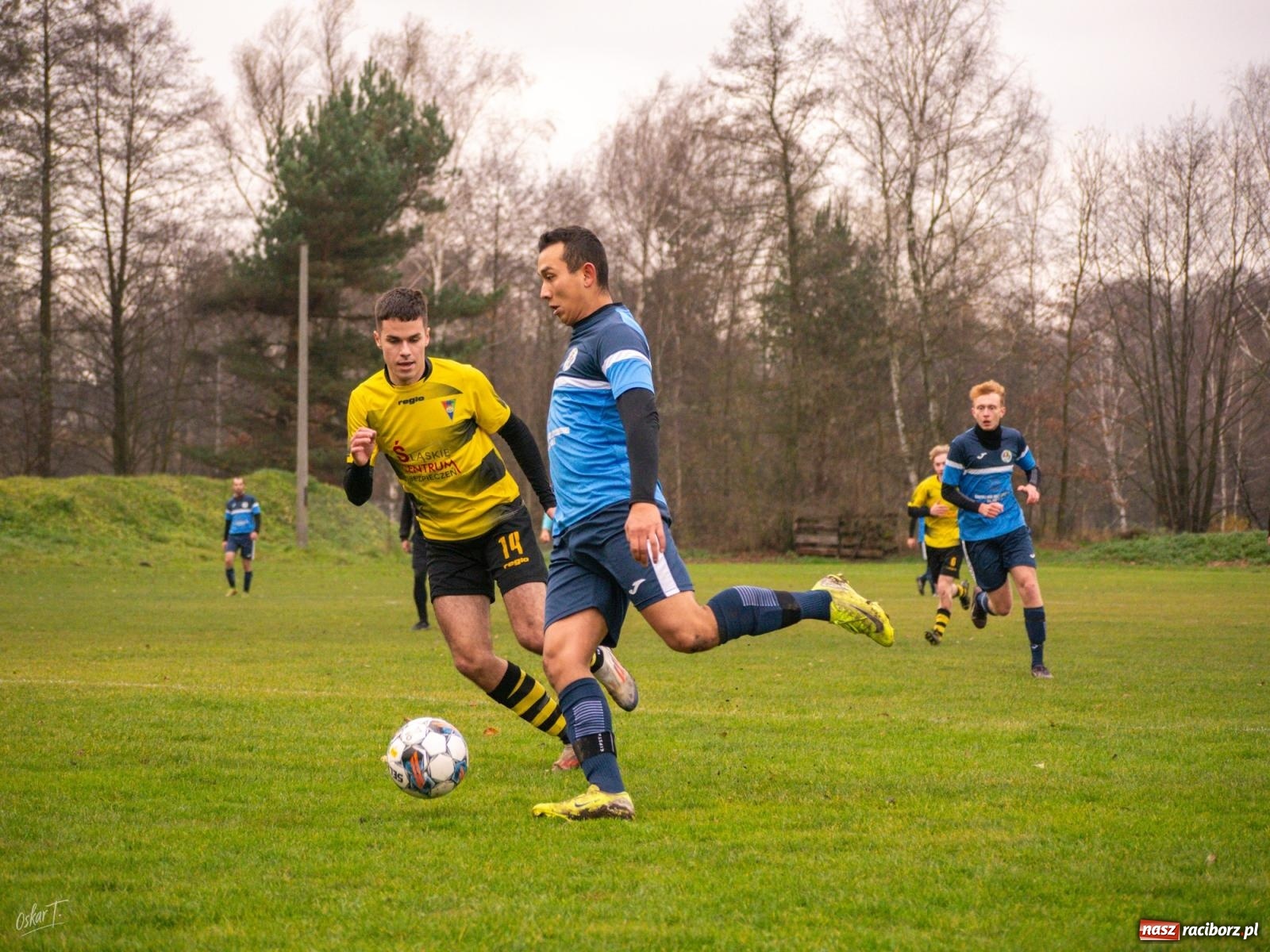Zdjęcie w galerii na portalu naszraciborz.pl: Pięć goli i oprawa rodem z wyższej ligi. Derby w Górkach Śląskich pełne emocji [FOTO] wiadomości z regionu