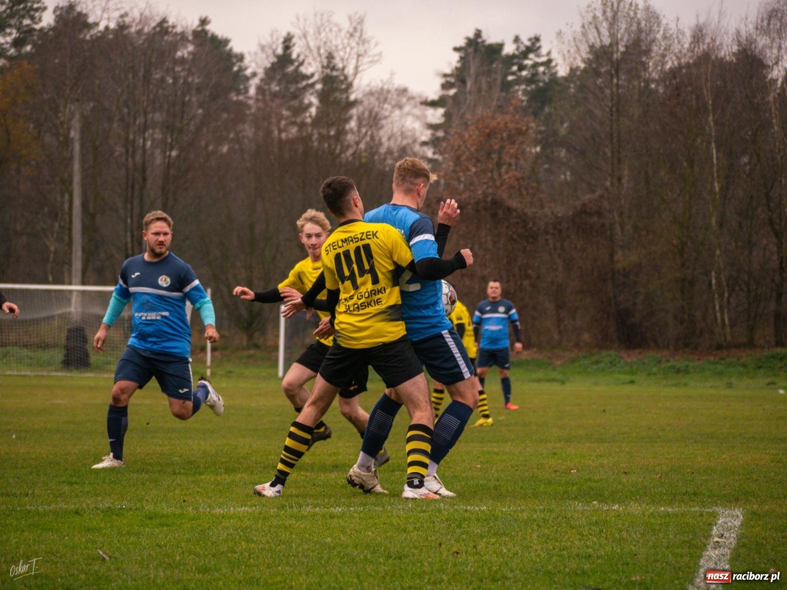 Zdjęcie w galerii na portalu naszraciborz.pl: Pięć goli i oprawa rodem z wyższej ligi. Derby w Górkach Śląskich pełne emocji [FOTO] wiadomości z regionu
