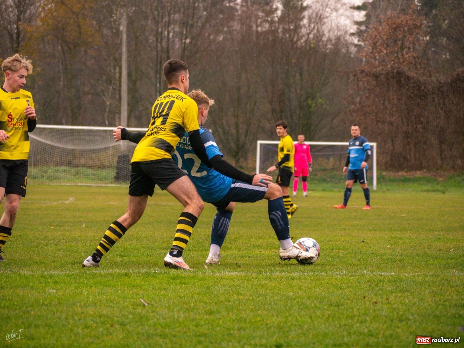 Zdjęcie w galerii na portalu naszraciborz.pl: Pięć goli i oprawa rodem z wyższej ligi. Derby w Górkach Śląskich pełne emocji [FOTO] wiadomości z regionu
