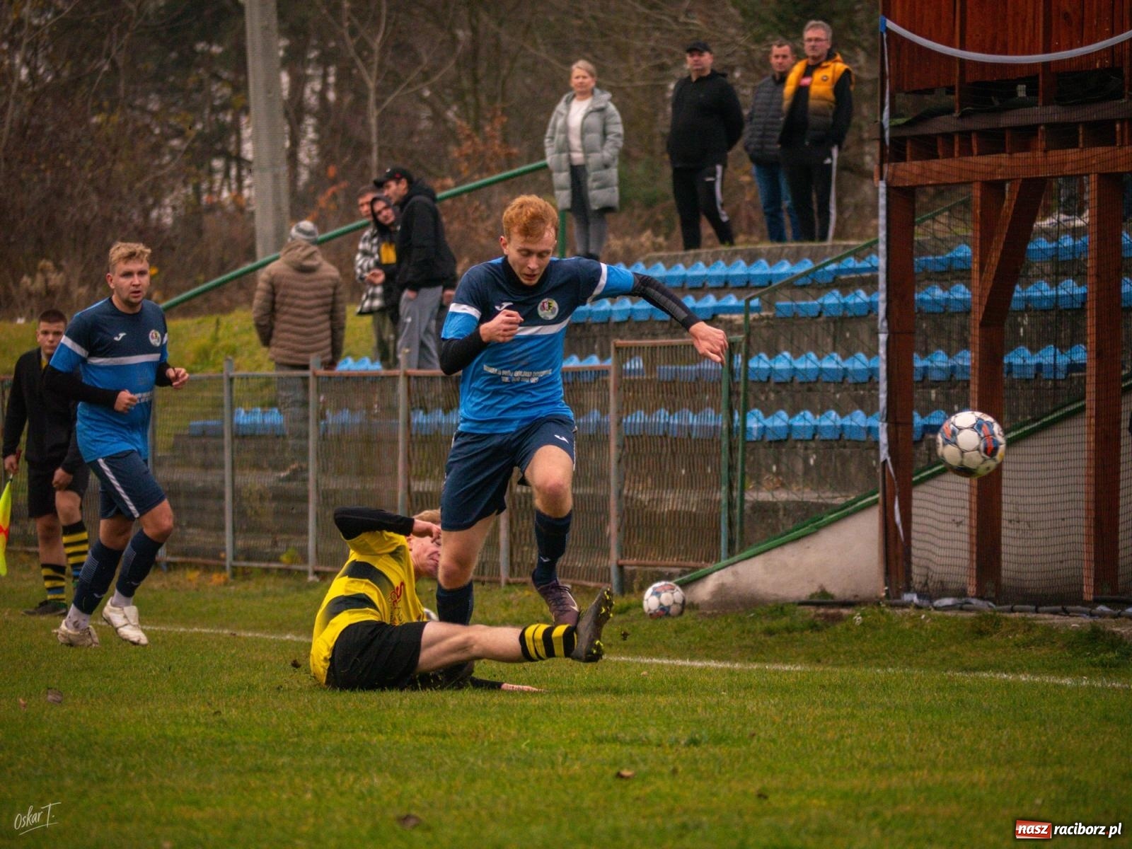 Zdjęcie w galerii na portalu naszraciborz.pl: Pięć goli i oprawa rodem z wyższej ligi. Derby w Górkach Śląskich pełne emocji [FOTO] wiadomości z regionu
