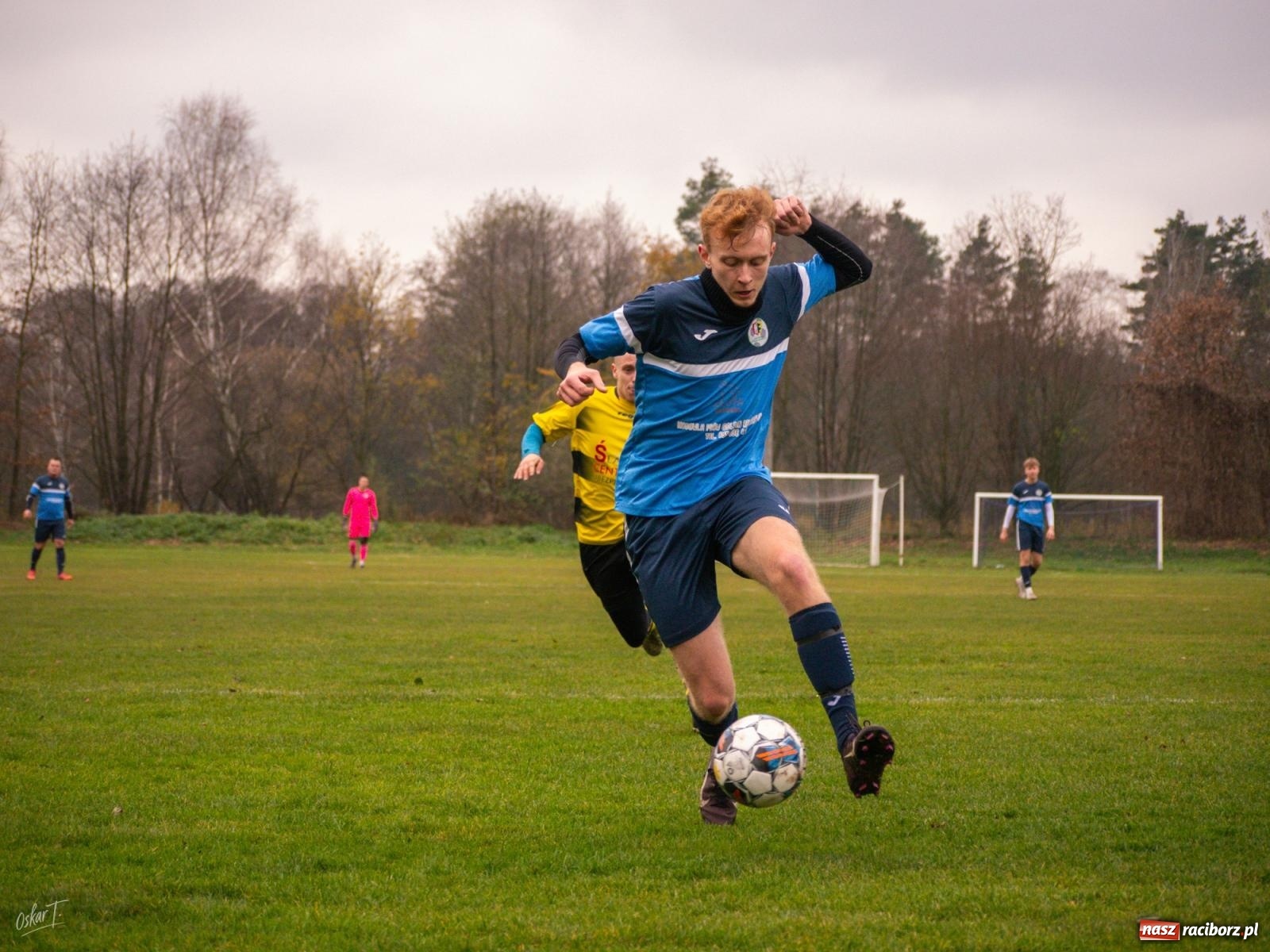 Zdjęcie w galerii na portalu naszraciborz.pl: Pięć goli i oprawa rodem z wyższej ligi. Derby w Górkach Śląskich pełne emocji [FOTO] wiadomości z regionu