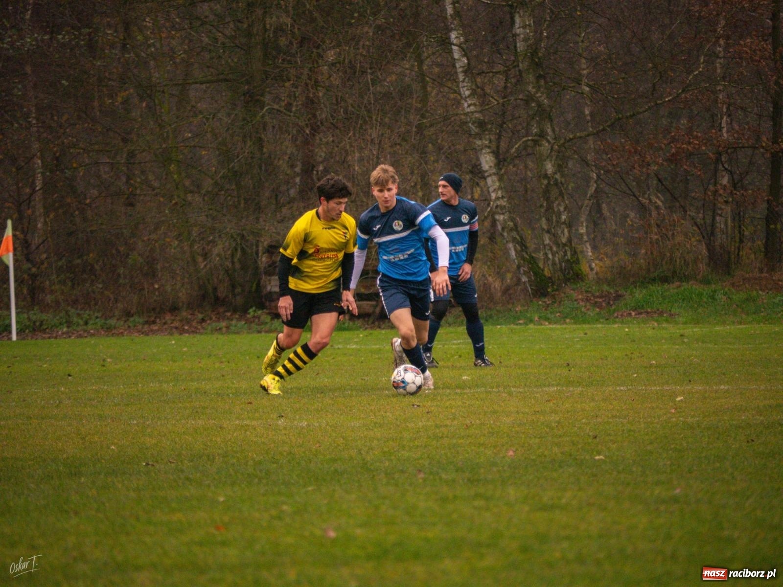 Zdjęcie w galerii na portalu naszraciborz.pl: Pięć goli i oprawa rodem z wyższej ligi. Derby w Górkach Śląskich pełne emocji [FOTO] wiadomości z regionu