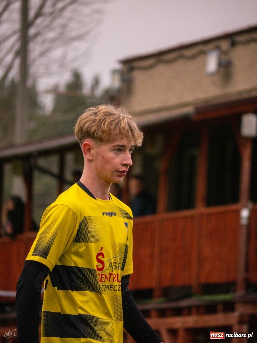 Zdjęcie w galerii na portalu naszraciborz.pl: Pięć goli i oprawa rodem z wyższej ligi. Derby w Górkach Śląskich pełne emocji [FOTO] wiadomości z regionu