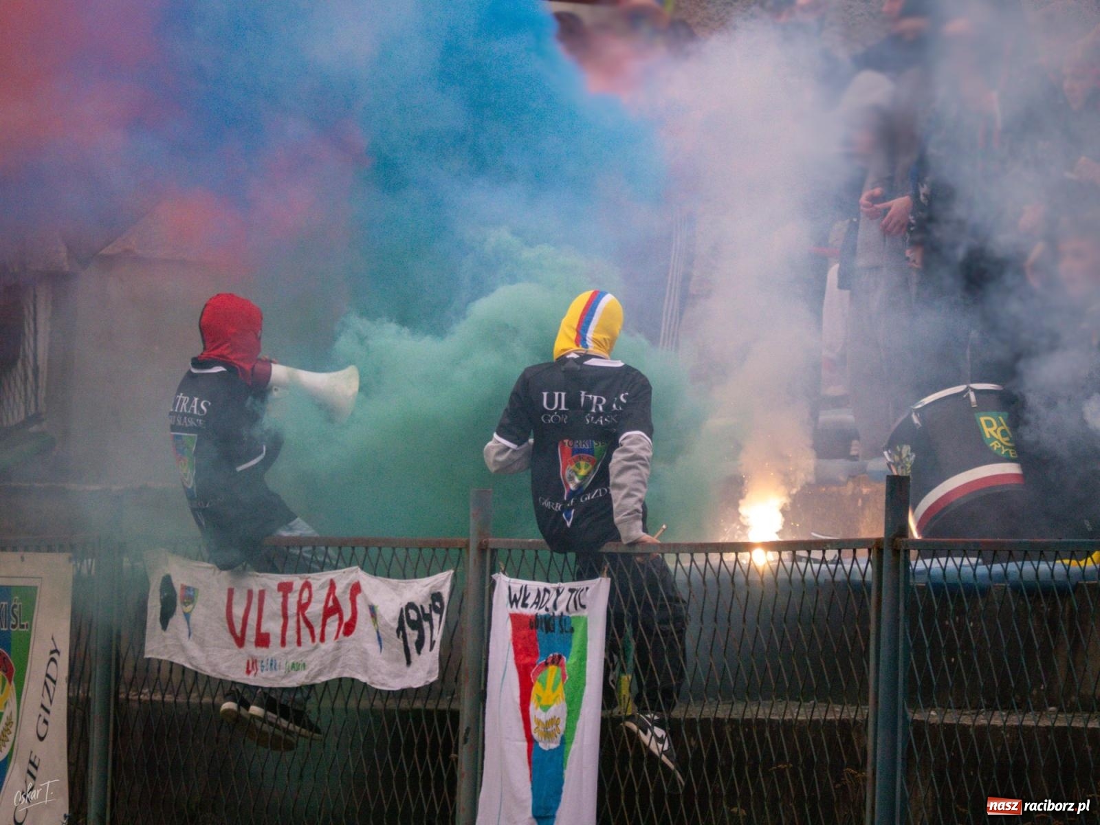 Zdjęcie w galerii na portalu naszraciborz.pl: Pięć goli i oprawa rodem z wyższej ligi. Derby w Górkach Śląskich pełne emocji [FOTO] wiadomości z regionu