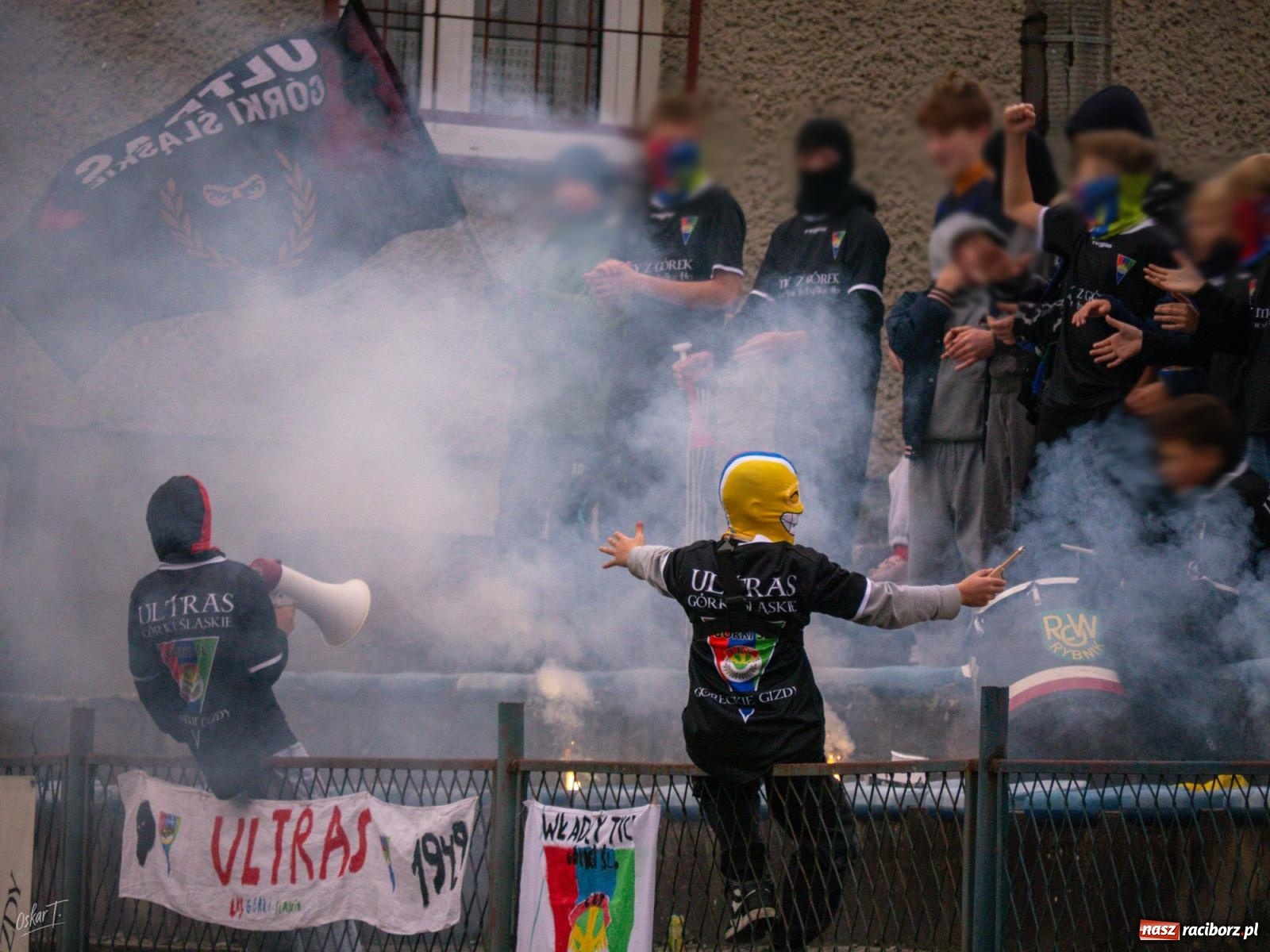 Zdjęcie w galerii na portalu naszraciborz.pl: Pięć goli i oprawa rodem z wyższej ligi. Derby w Górkach Śląskich pełne emocji [FOTO] wiadomości z regionu