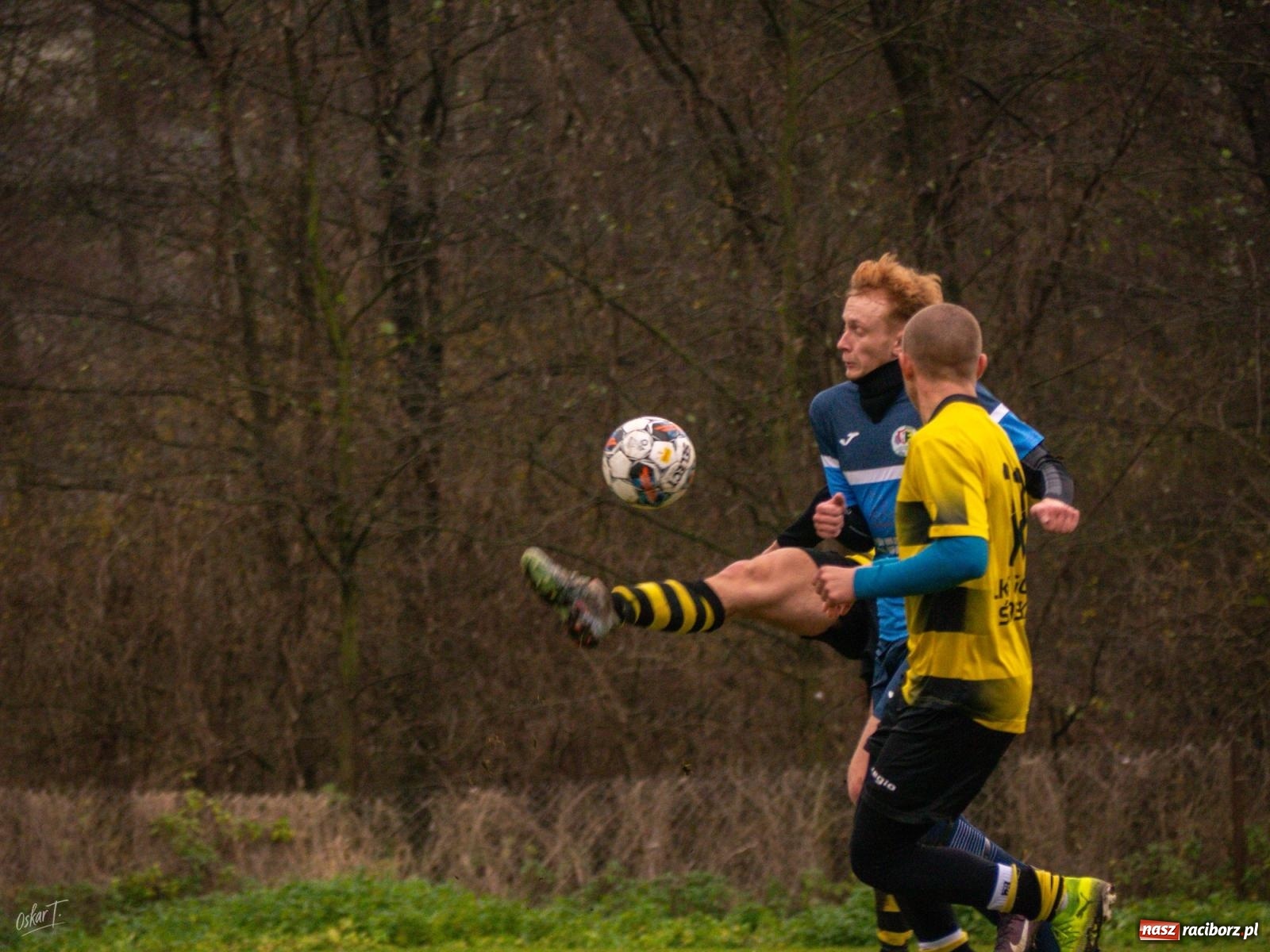 Zdjęcie w galerii na portalu naszraciborz.pl: Pięć goli i oprawa rodem z wyższej ligi. Derby w Górkach Śląskich pełne emocji [FOTO] wiadomości z regionu