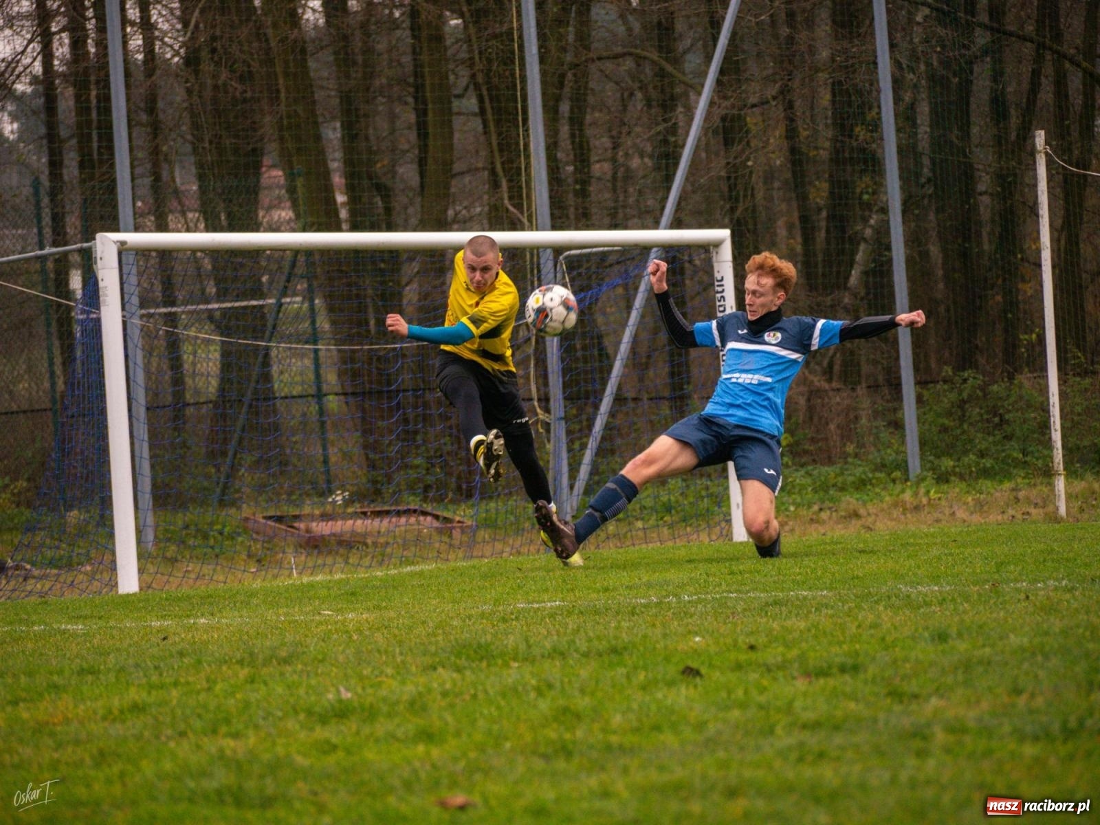 Zdjęcie w galerii na portalu naszraciborz.pl: Pięć goli i oprawa rodem z wyższej ligi. Derby w Górkach Śląskich pełne emocji [FOTO] wiadomości z regionu