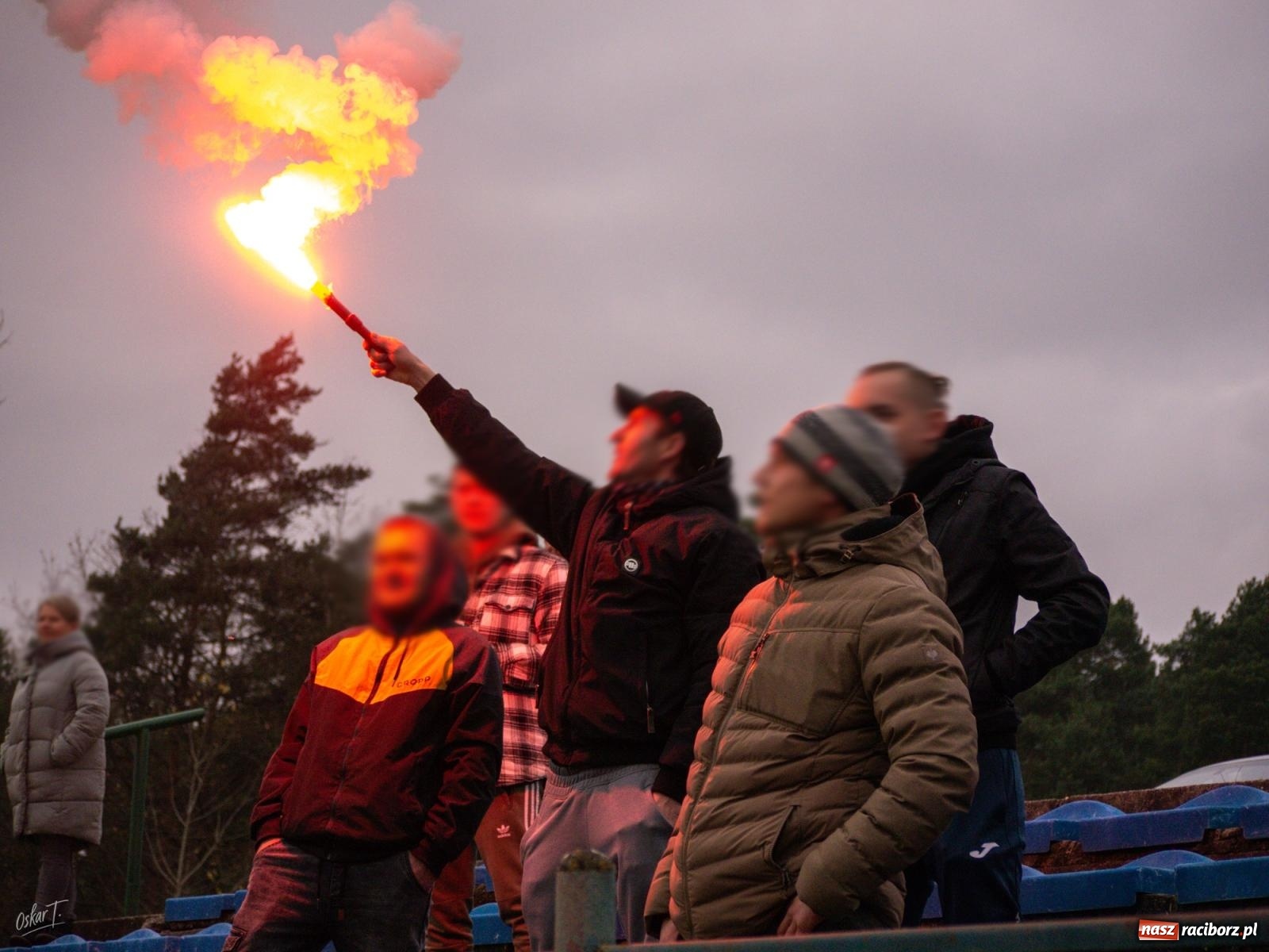 Zdjęcie w galerii na portalu naszraciborz.pl: Pięć goli i oprawa rodem z wyższej ligi. Derby w Górkach Śląskich pełne emocji [FOTO] wiadomości z regionu