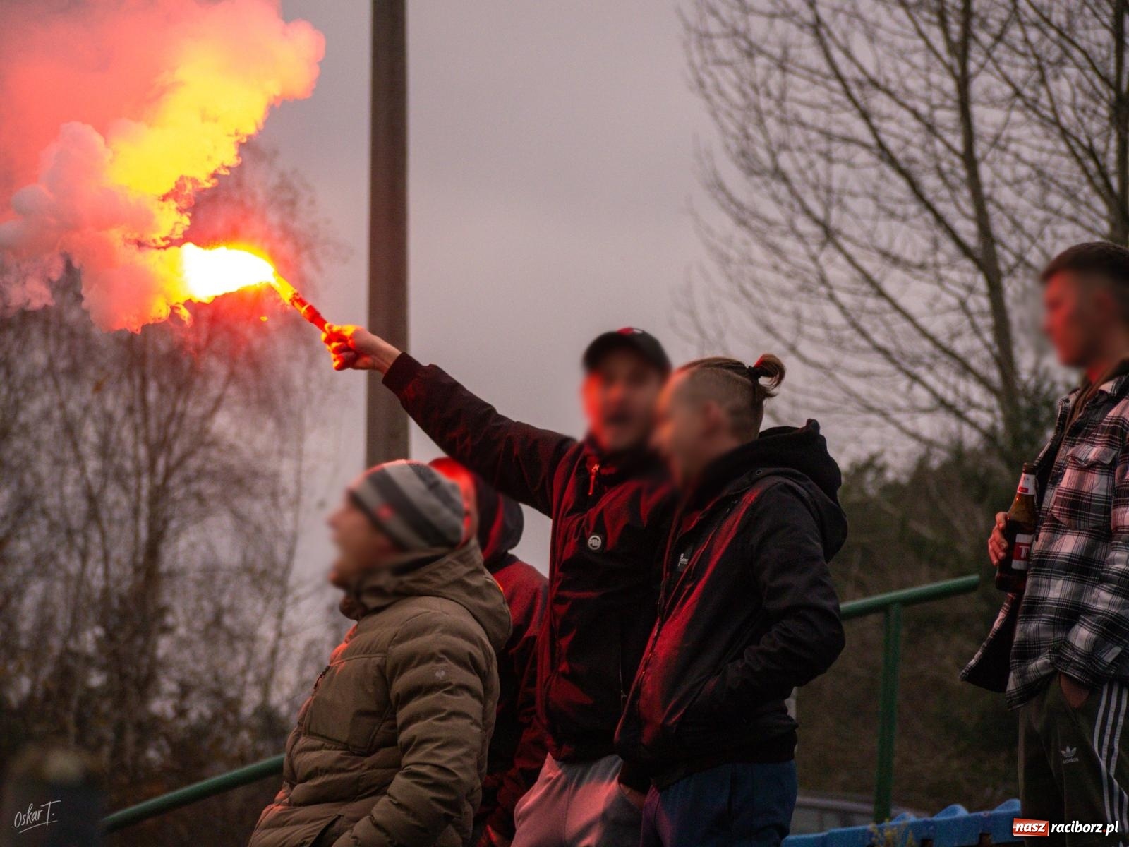 Zdjęcie w galerii na portalu naszraciborz.pl: Pięć goli i oprawa rodem z wyższej ligi. Derby w Górkach Śląskich pełne emocji [FOTO] wiadomości z regionu
