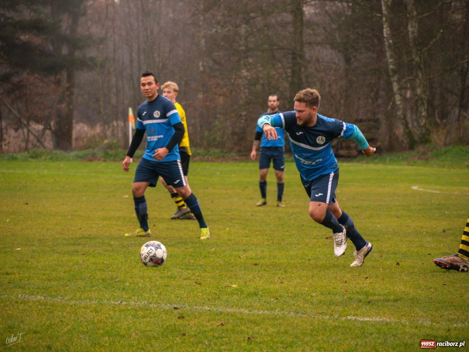 Zdjęcie w galerii na portalu naszraciborz.pl: Pięć goli i oprawa rodem z wyższej ligi. Derby w Górkach Śląskich pełne emocji [FOTO] wiadomości z regionu