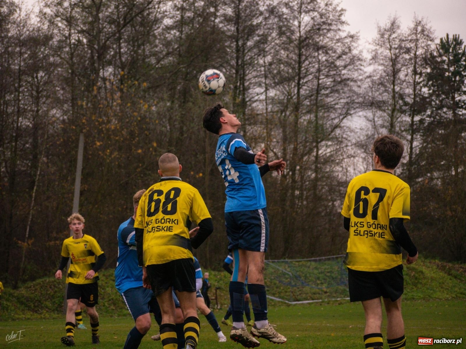 Zdjęcie w galerii na portalu naszraciborz.pl: Pięć goli i oprawa rodem z wyższej ligi. Derby w Górkach Śląskich pełne emocji [FOTO] wiadomości z regionu