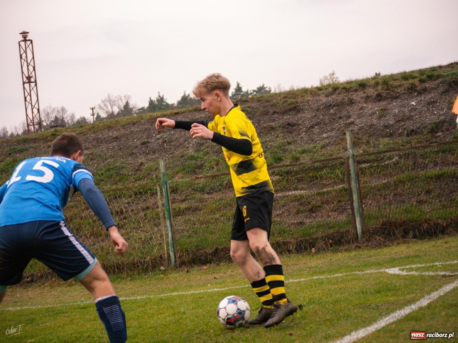 Zdjęcie w galerii na portalu naszraciborz.pl: Pięć goli i oprawa rodem z wyższej ligi. Derby w Górkach Śląskich pełne emocji [FOTO] wiadomości z regionu