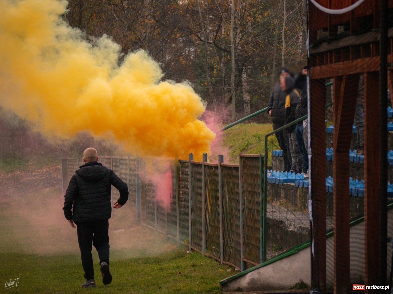 Zdjęcie w galerii na portalu naszraciborz.pl: Pięć goli i oprawa rodem z wyższej ligi. Derby w Górkach Śląskich pełne emocji [FOTO] wiadomości z regionu