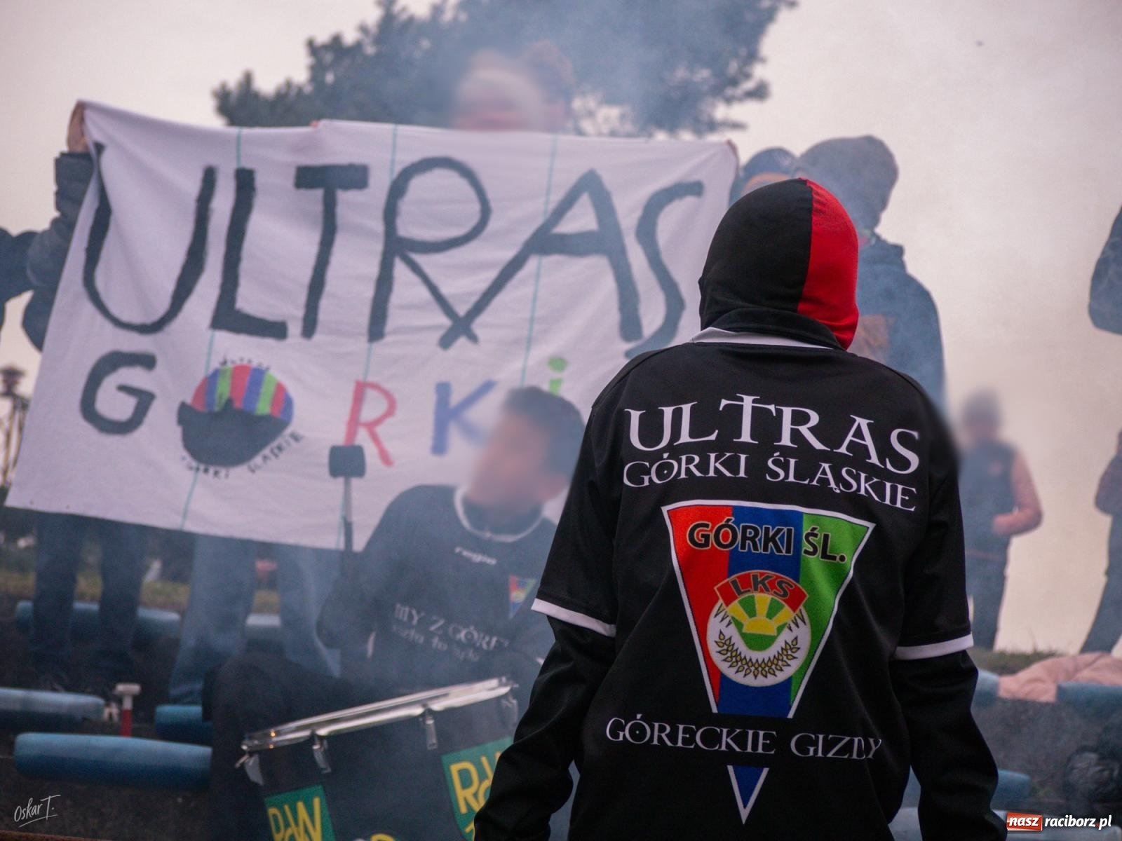 Zdjęcie w galerii na portalu naszraciborz.pl: Pięć goli i oprawa rodem z wyższej ligi. Derby w Górkach Śląskich pełne emocji [FOTO] wiadomości z regionu