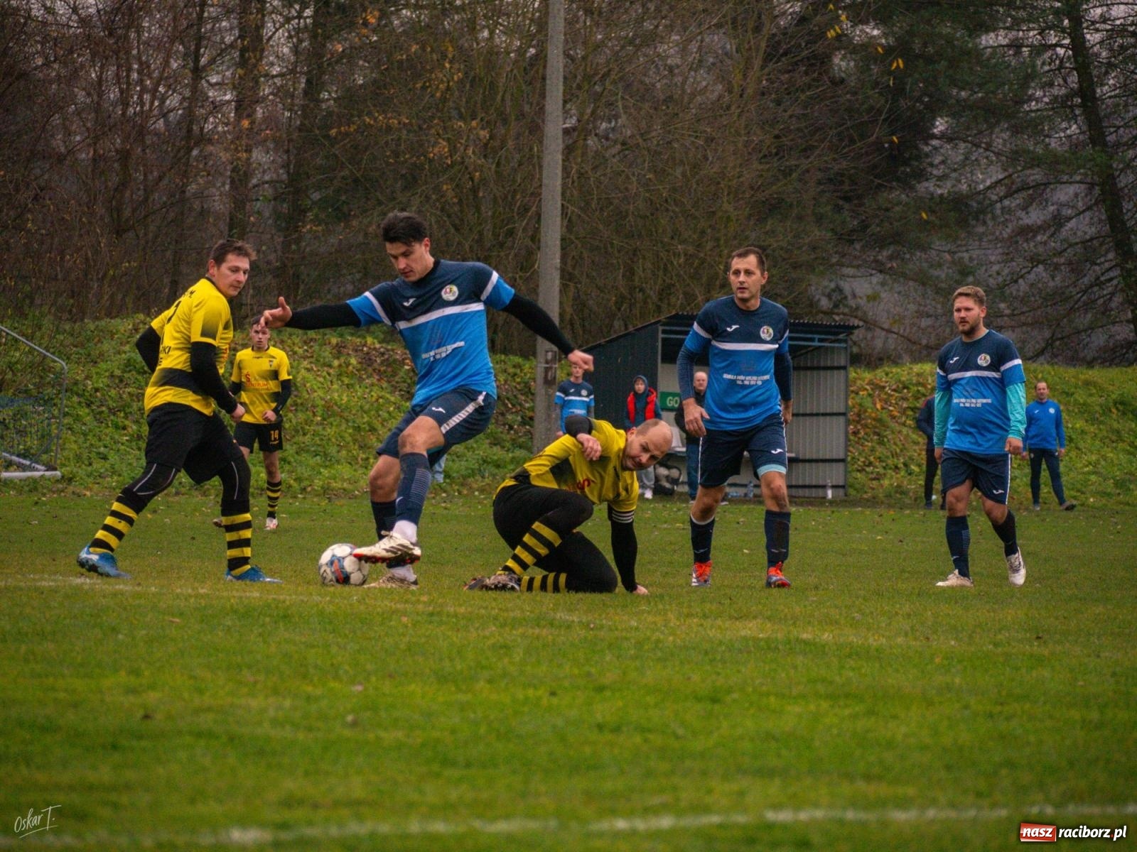 Zdjęcie w galerii na portalu naszraciborz.pl: Pięć goli i oprawa rodem z wyższej ligi. Derby w Górkach Śląskich pełne emocji [FOTO] wiadomości z regionu