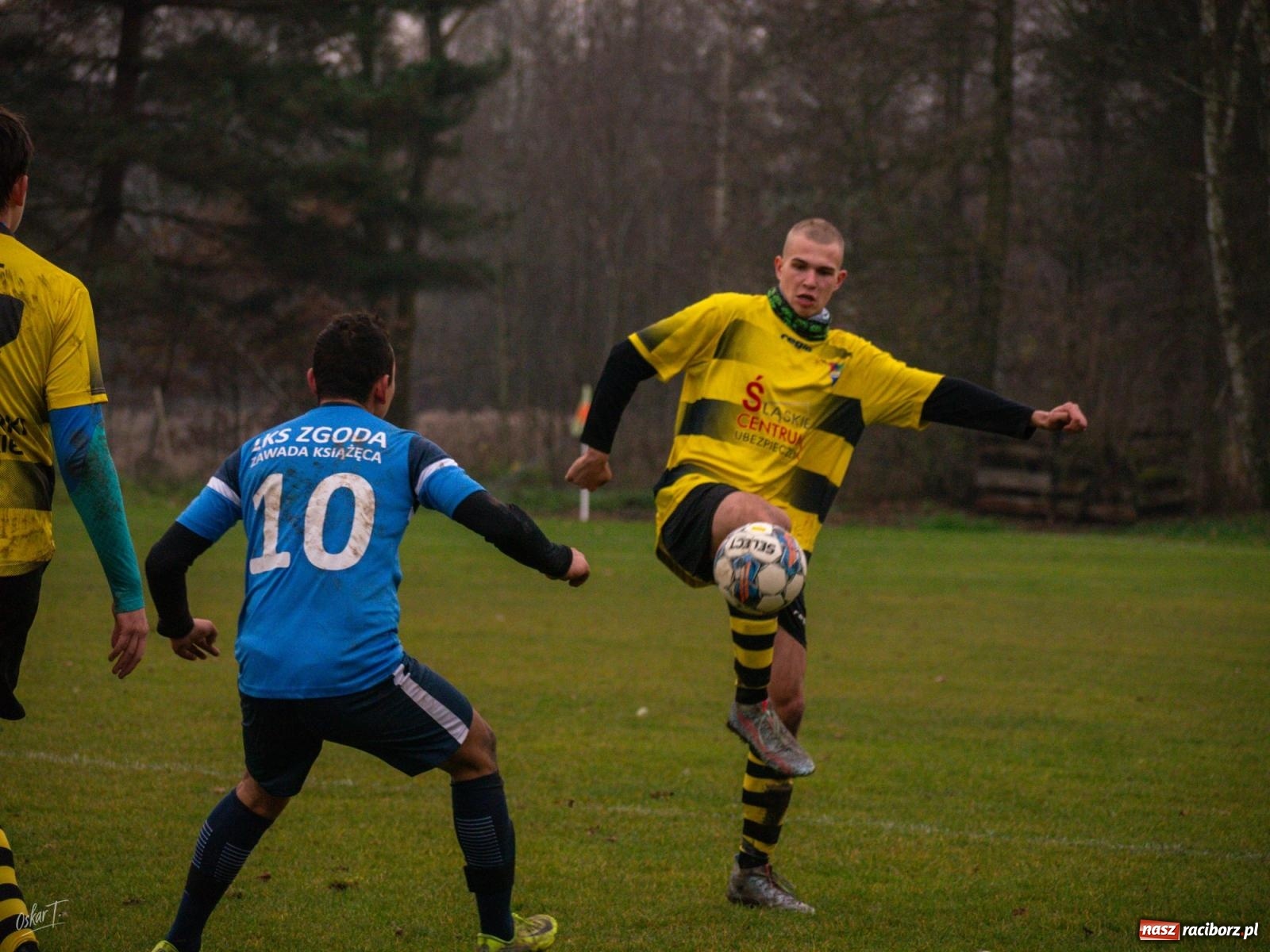 Zdjęcie w galerii na portalu naszraciborz.pl: Pięć goli i oprawa rodem z wyższej ligi. Derby w Górkach Śląskich pełne emocji [FOTO] wiadomości z regionu