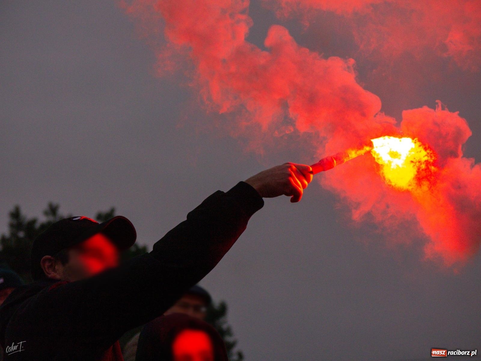 Zdjęcie w galerii na portalu naszraciborz.pl: Pięć goli i oprawa rodem z wyższej ligi. Derby w Górkach Śląskich pełne emocji [FOTO] wiadomości z regionu