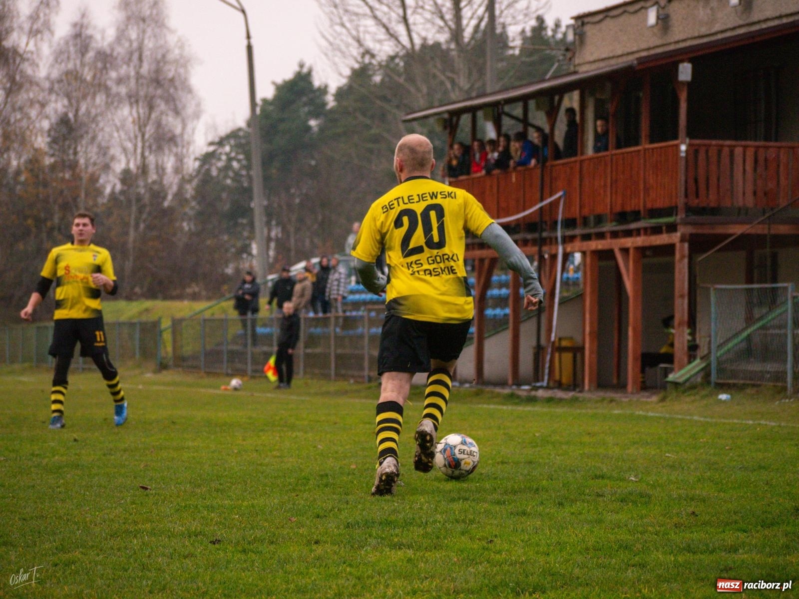 Zdjęcie w galerii na portalu naszraciborz.pl: Pięć goli i oprawa rodem z wyższej ligi. Derby w Górkach Śląskich pełne emocji [FOTO] wiadomości z regionu