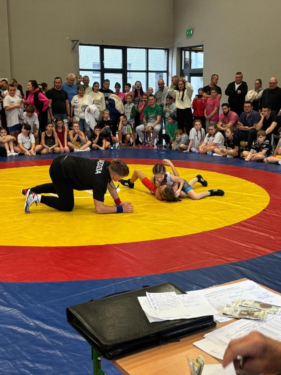 Zdjęcie w galerii na portalu naszraciborz.pl: Mistrzostwa Śląska Dzieci w zapasach w Grzegorzowicach wiadomości z regionu