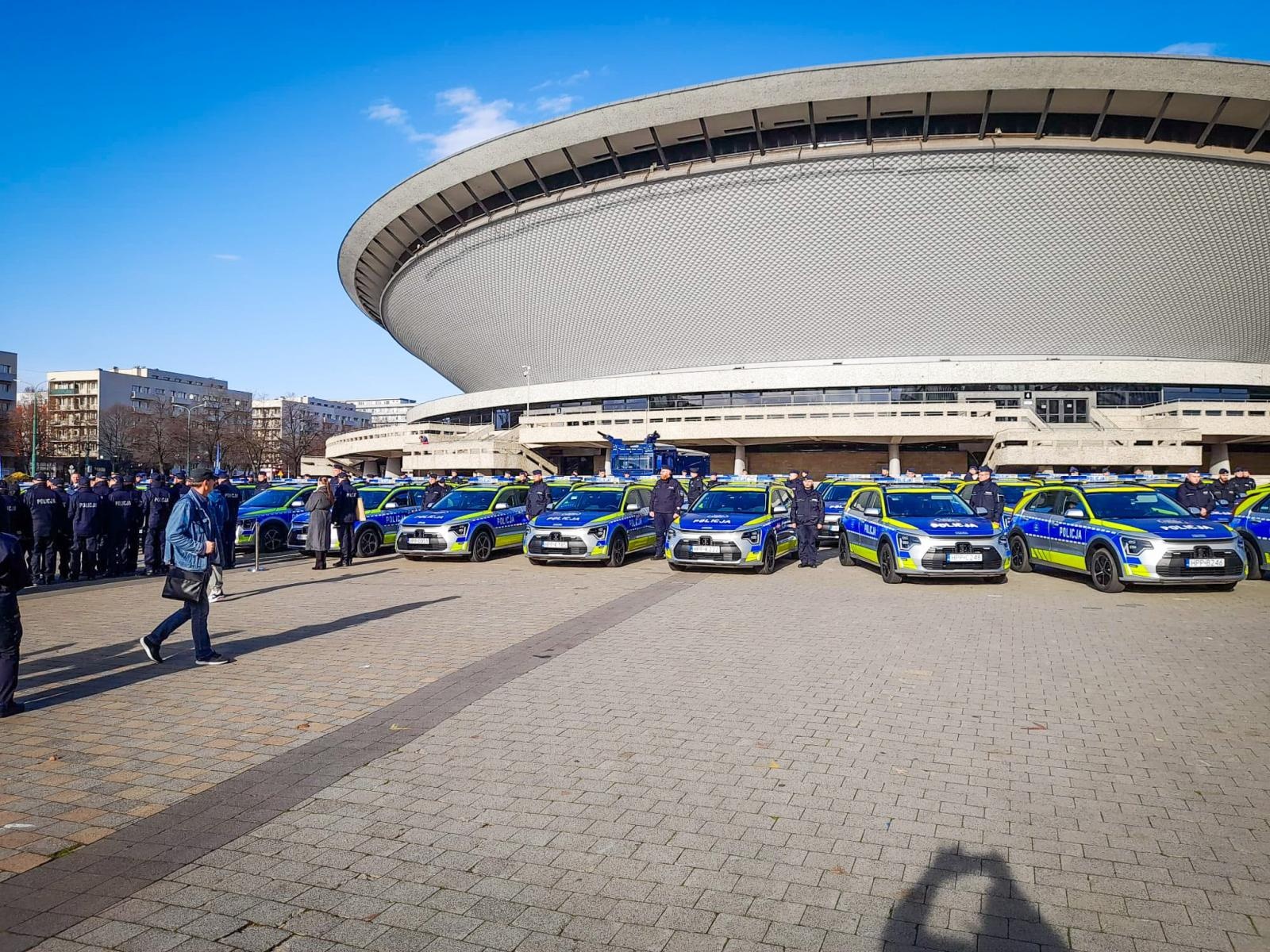 Zdjęcie w galerii na portalu naszraciborz.pl: Nowe radiowozy dla śląskiej policji, w tym garnizonu raciborskiego wiadomości z regionu