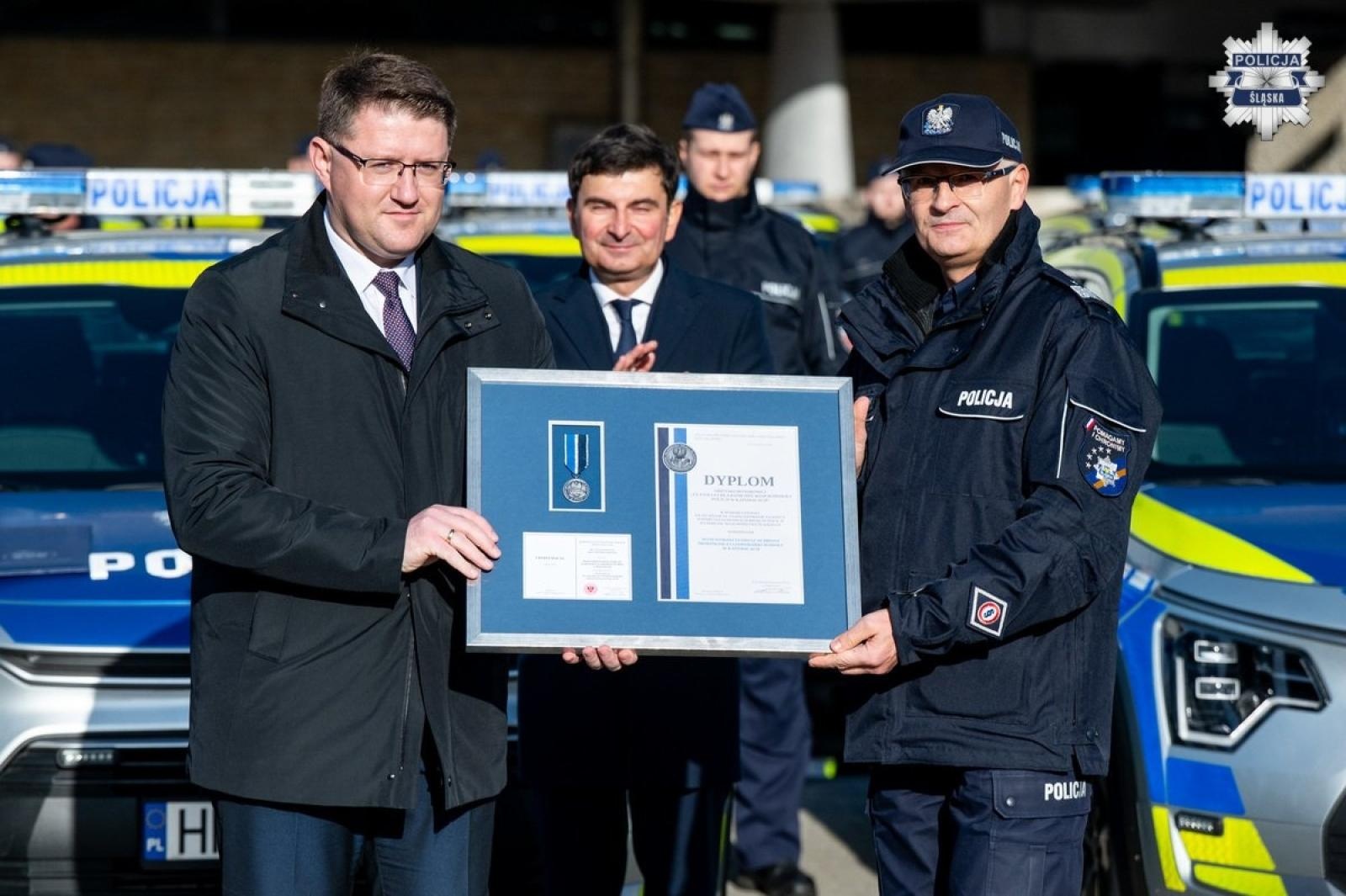 Zdjęcie w galerii na portalu naszraciborz.pl: Nowe radiowozy dla śląskiej policji, w tym garnizonu raciborskiego wiadomości z regionu