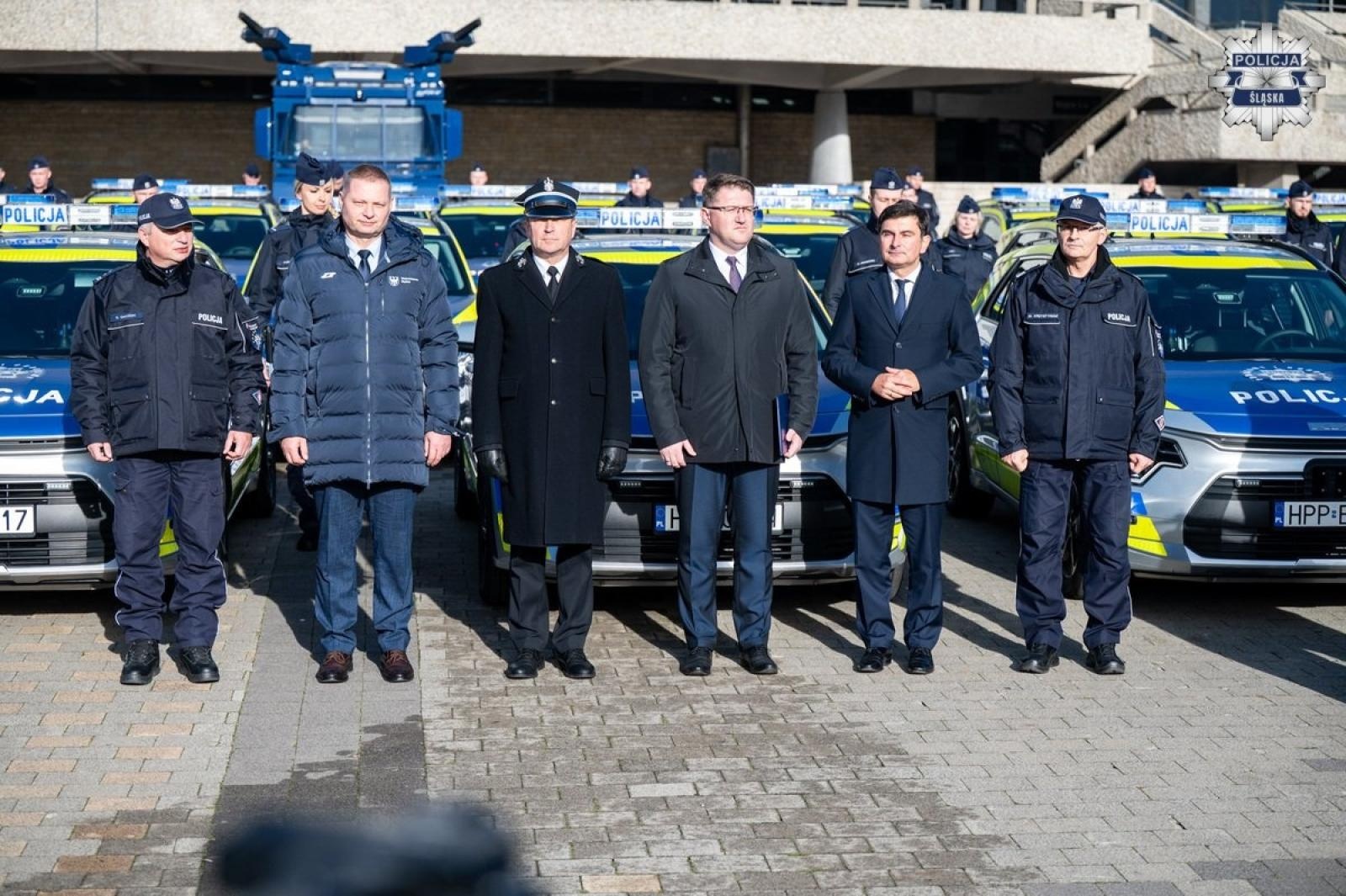Zdjęcie w galerii na portalu naszraciborz.pl: Nowe radiowozy dla śląskiej policji, w tym garnizonu raciborskiego wiadomości z regionu