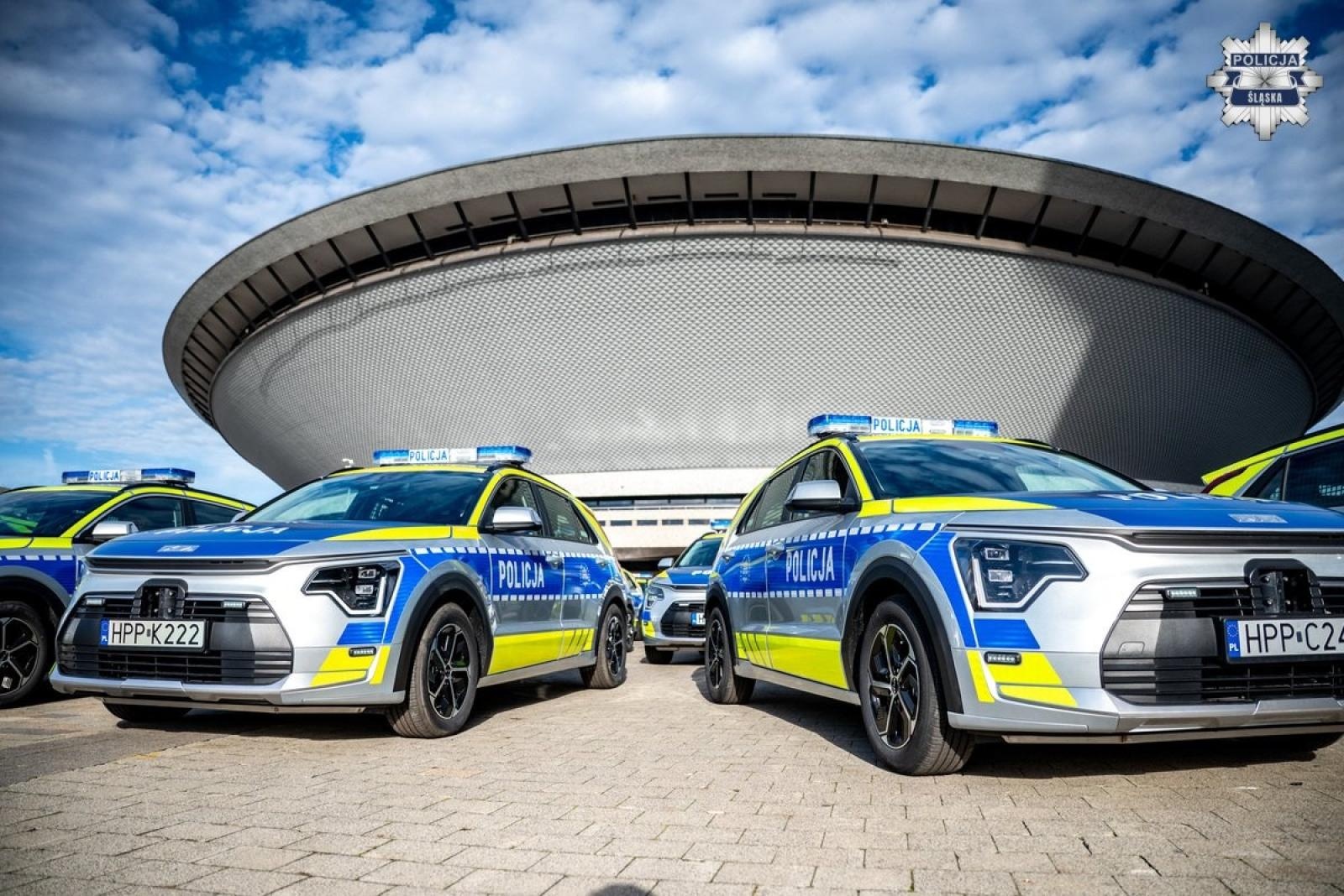 Zdjęcie w galerii na portalu naszraciborz.pl: Nowe radiowozy dla śląskiej policji, w tym garnizonu raciborskiego wiadomości z regionu