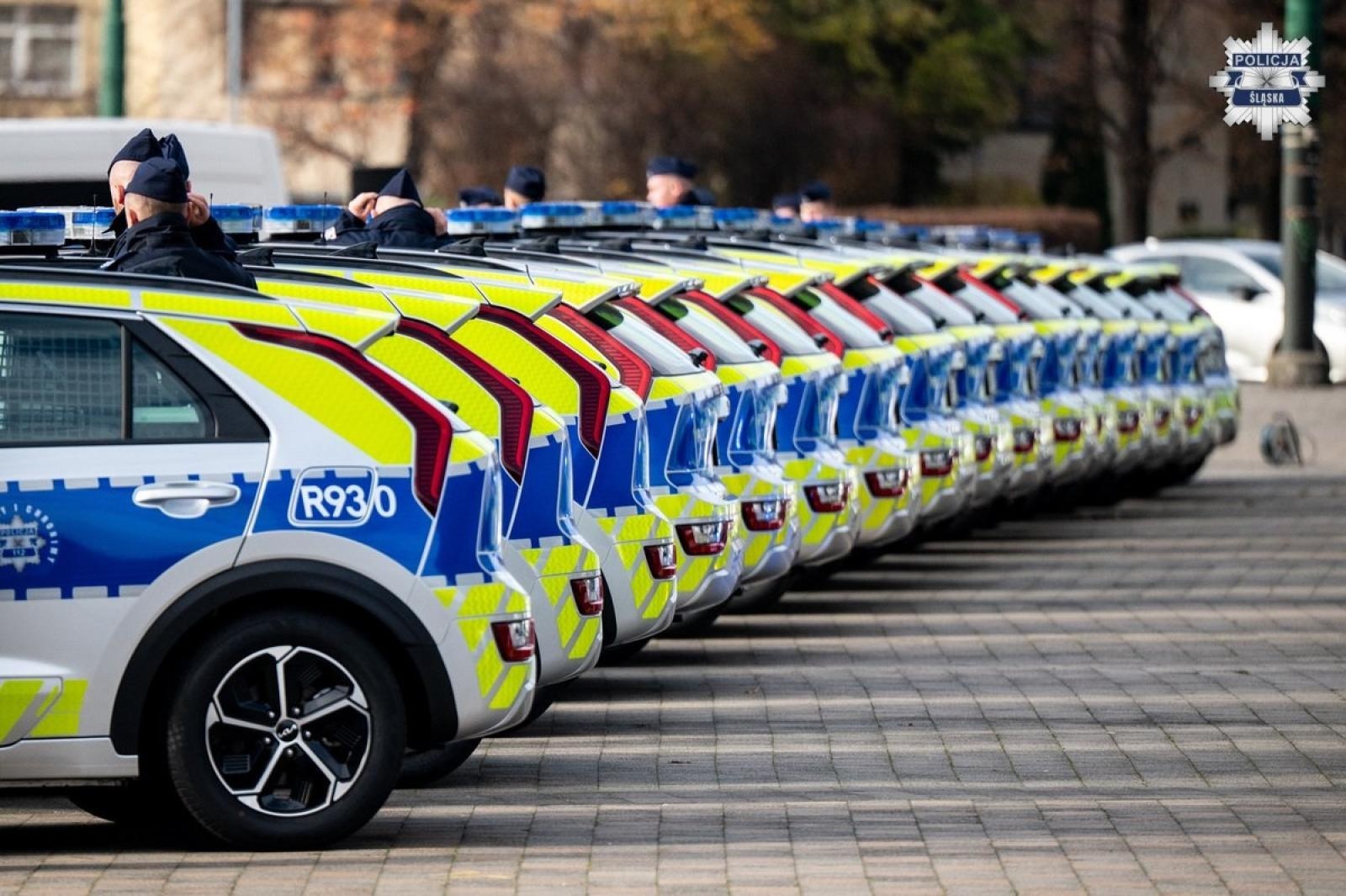 Zdjęcie w galerii na portalu naszraciborz.pl: Nowe radiowozy dla śląskiej policji, w tym garnizonu raciborskiego wiadomości z regionu