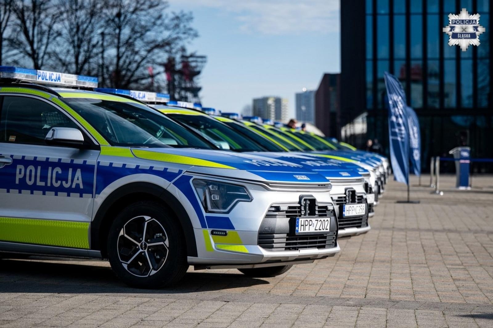 Zdjęcie w galerii na portalu naszraciborz.pl: Nowe radiowozy dla śląskiej policji, w tym garnizonu raciborskiego wiadomości z regionu