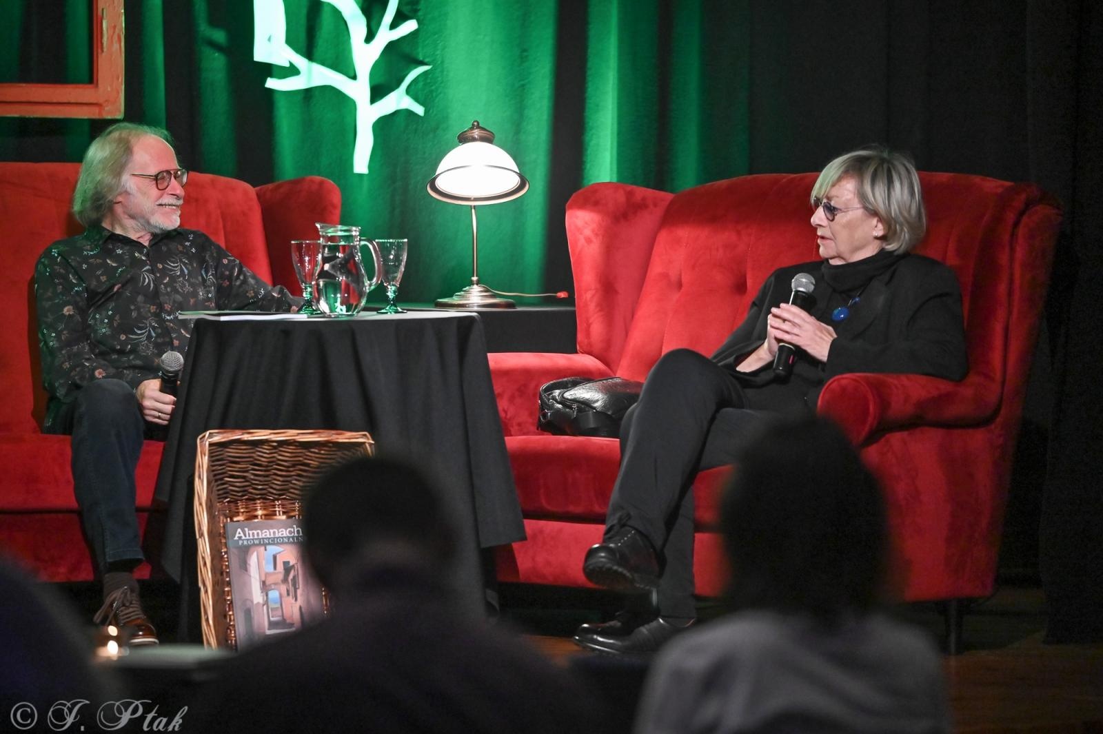 Zdjęcie w galerii na portalu naszraciborz.pl: Ewa Lipska gościem specjalnym promocji 42. Almanachu Prowincjonalnego wiadomości z regionu