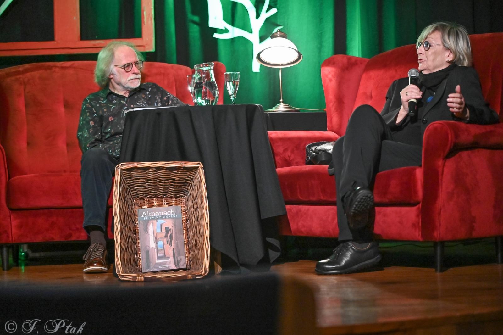 Zdjęcie w galerii na portalu naszraciborz.pl: Ewa Lipska gościem specjalnym promocji 42. Almanachu Prowincjonalnego wiadomości z regionu