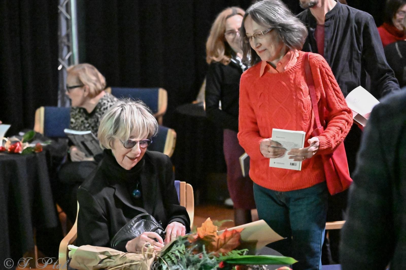 Zdjęcie w galerii na portalu naszraciborz.pl: Ewa Lipska gościem specjalnym promocji 42. Almanachu Prowincjonalnego wiadomości z regionu