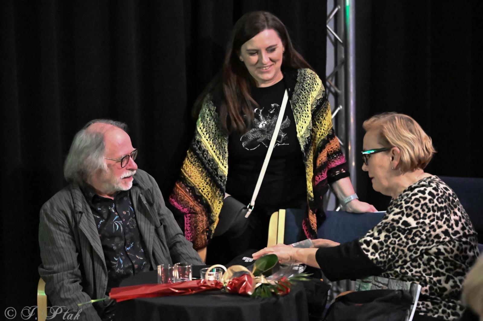 Zdjęcie w galerii na portalu naszraciborz.pl: Ewa Lipska gościem specjalnym promocji 42. Almanachu Prowincjonalnego wiadomości z regionu