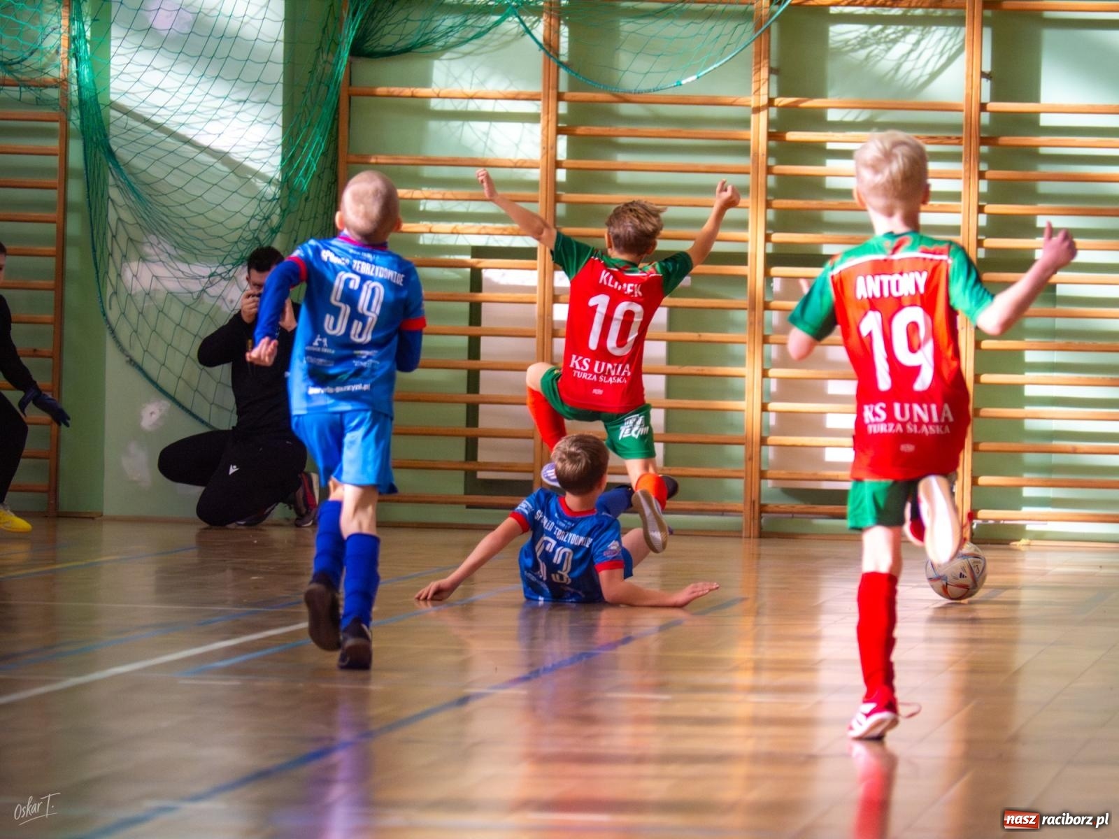 Zdjęcie w galerii na portalu naszraciborz.pl: Turniejowe zmagania w hali przy Łąkowej. Unia Turza Śląska najlepsza  [FOTO] wiadomości z regionu