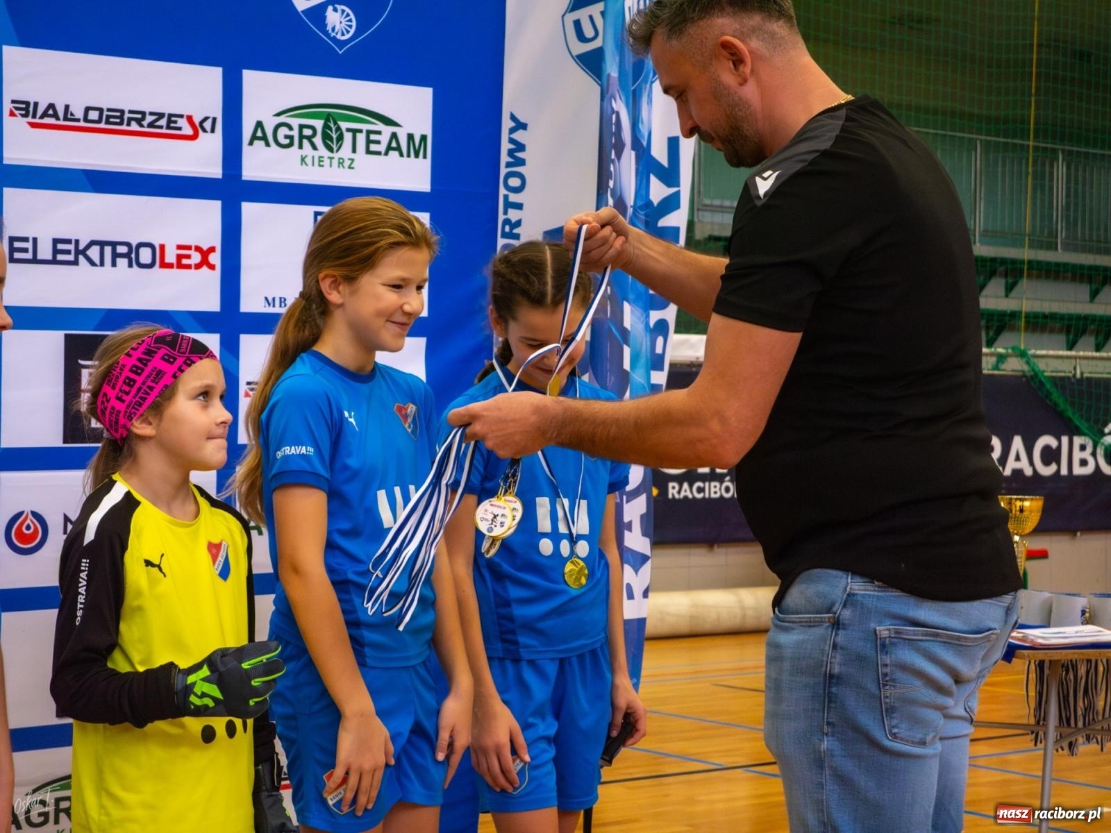 Zdjęcie w galerii na portalu naszraciborz.pl: Turniejowe zmagania w hali przy Łąkowej. Unia Turza Śląska najlepsza  [FOTO] wiadomości z regionu